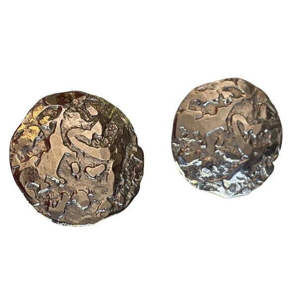 2 Pairs Of Vintage Metal Earrings Rippled Silver & Textured Silver Round Designs - Picture 3 of 9